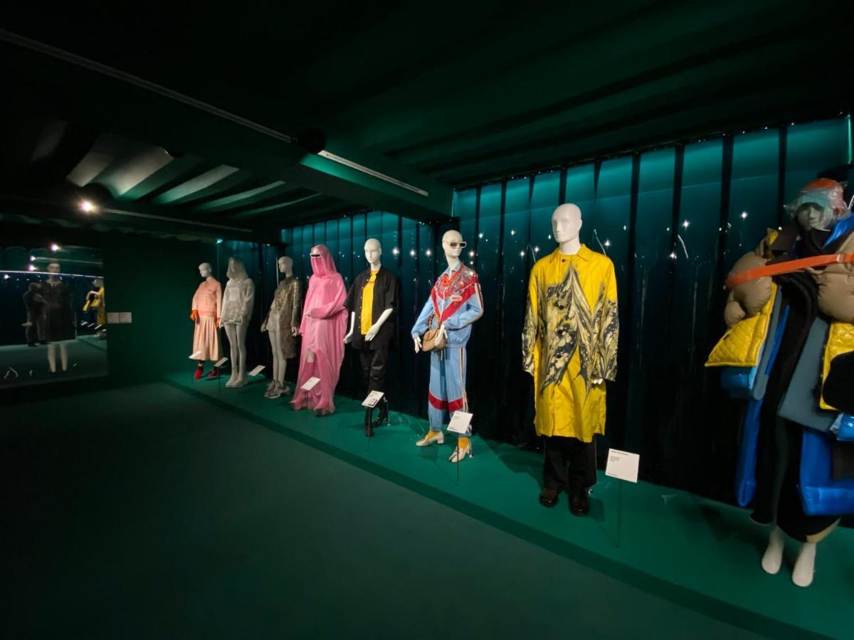 ホリデイ イン エクスプレス ハッセルト エクステリア 写真
